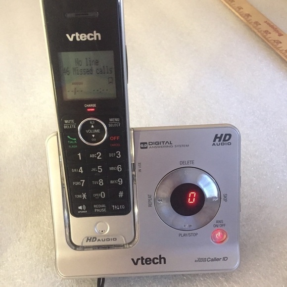 Vtech DECT 6.0 Digital Answering System with Speakerphone HD audio 2 handsets - Picture 3 of 14